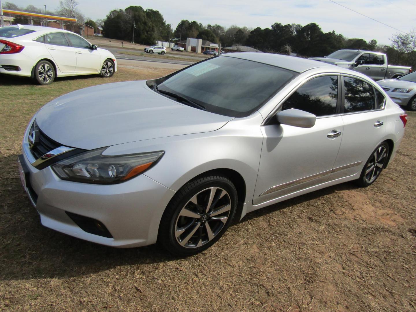 2011 Gray Nissan Altima 2.5 S (1N4AL2AP4BN) with an 2.5L L4 DOHC 16V engine, Automatic transmission, located at 15016 S Hwy 231, Midland City, AL, 36350, (334) 983-3001, 31.306210, -85.495277 - Photo#2