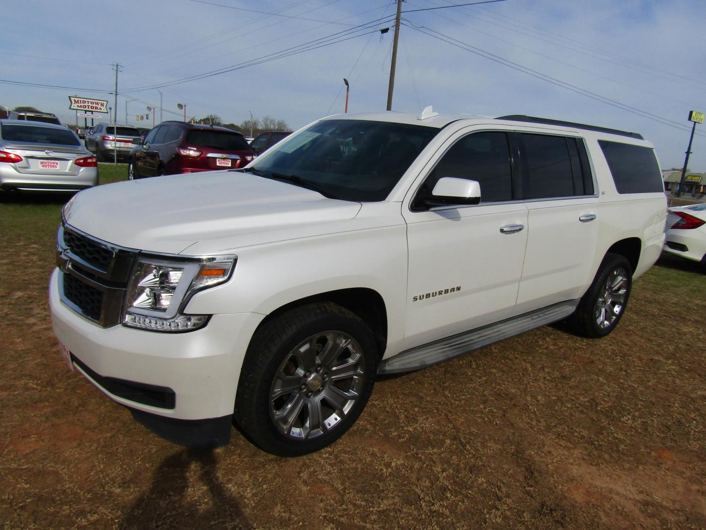 2016 White Chevrolet Suburban LT 2WD (1GNSCHKCXGR) with an 5.3L V8 OHV 16V engine, Automatic transmission, located at 15016 S Hwy 231, Midland City, AL, 36350, (334) 983-3001, 31.306210, -85.495277 - Photo#2