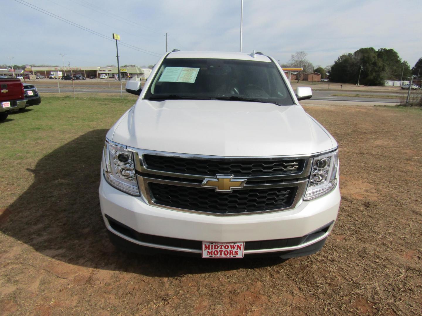 2016 White Chevrolet Suburban LT 2WD (1GNSCHKCXGR) with an 5.3L V8 OHV 16V engine, Automatic transmission, located at 15016 S Hwy 231, Midland City, AL, 36350, (334) 983-3001, 31.306210, -85.495277 - Photo#1