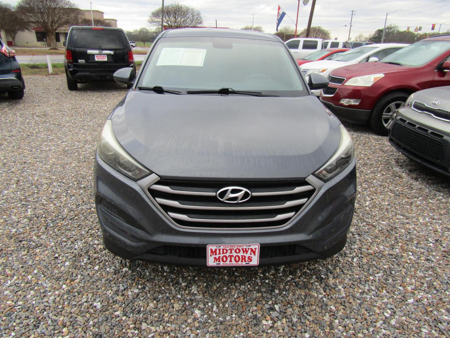 2017 Gray Hyundai Tucson SE (KM8J23A4XHU) with an 2.0L L4 DOHC 16V engine, Automatic transmission, located at 15016 S Hwy 231, Midland City, AL, 36350, (334) 983-3001, 31.306210, -85.495277 - Photo#1