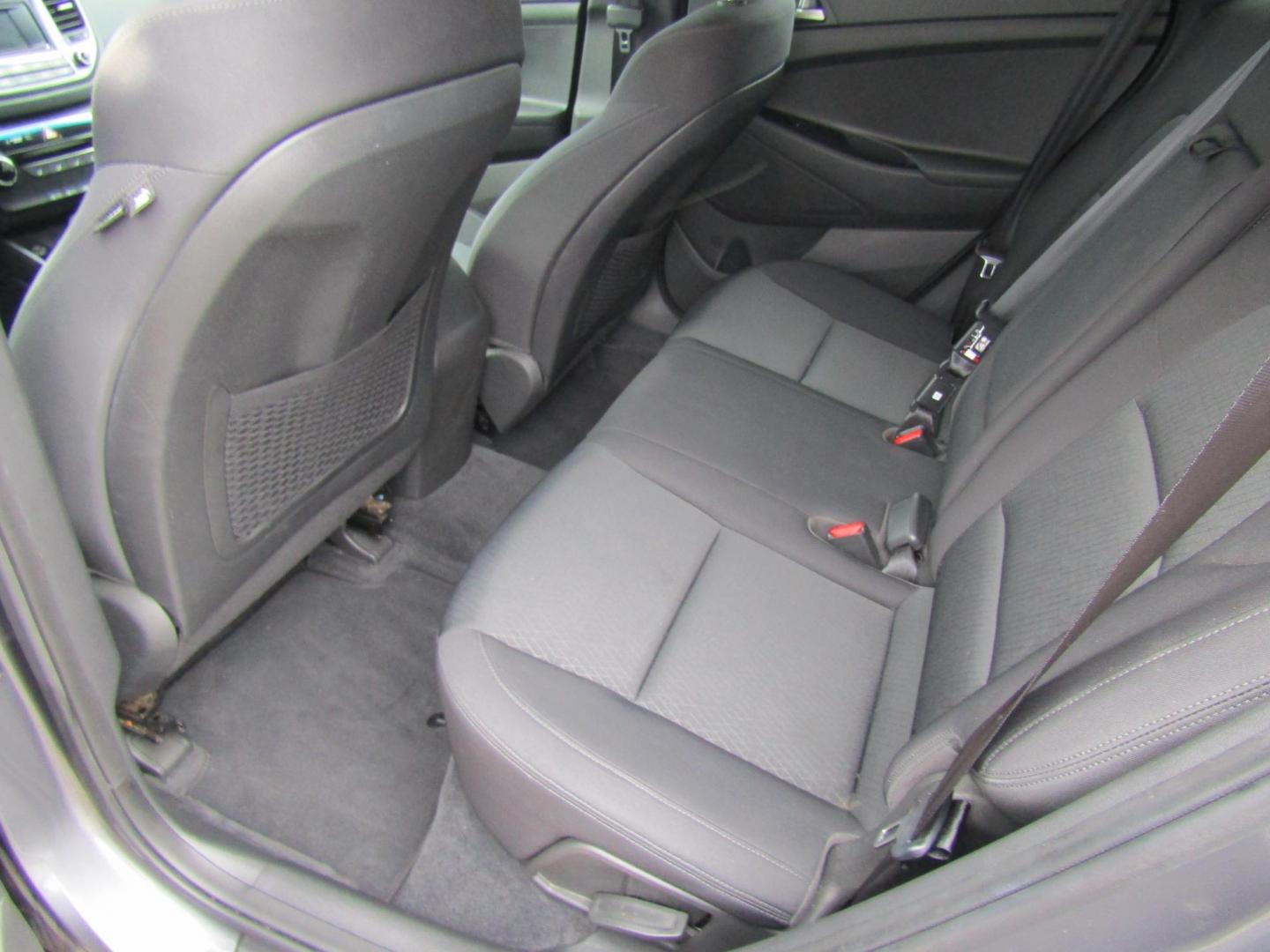 2017 Gray Hyundai Tucson SE (KM8J23A4XHU) with an 2.0L L4 DOHC 16V engine, Automatic transmission, located at 15016 S Hwy 231, Midland City, AL, 36350, (334) 983-3001, 31.306210, -85.495277 - Photo#4