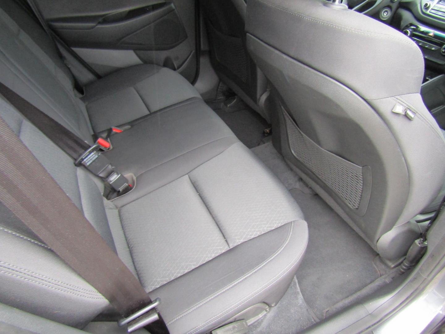 2017 Gray Hyundai Tucson SE (KM8J23A4XHU) with an 2.0L L4 DOHC 16V engine, Automatic transmission, located at 15016 S Hwy 231, Midland City, AL, 36350, (334) 983-3001, 31.306210, -85.495277 - Photo#7