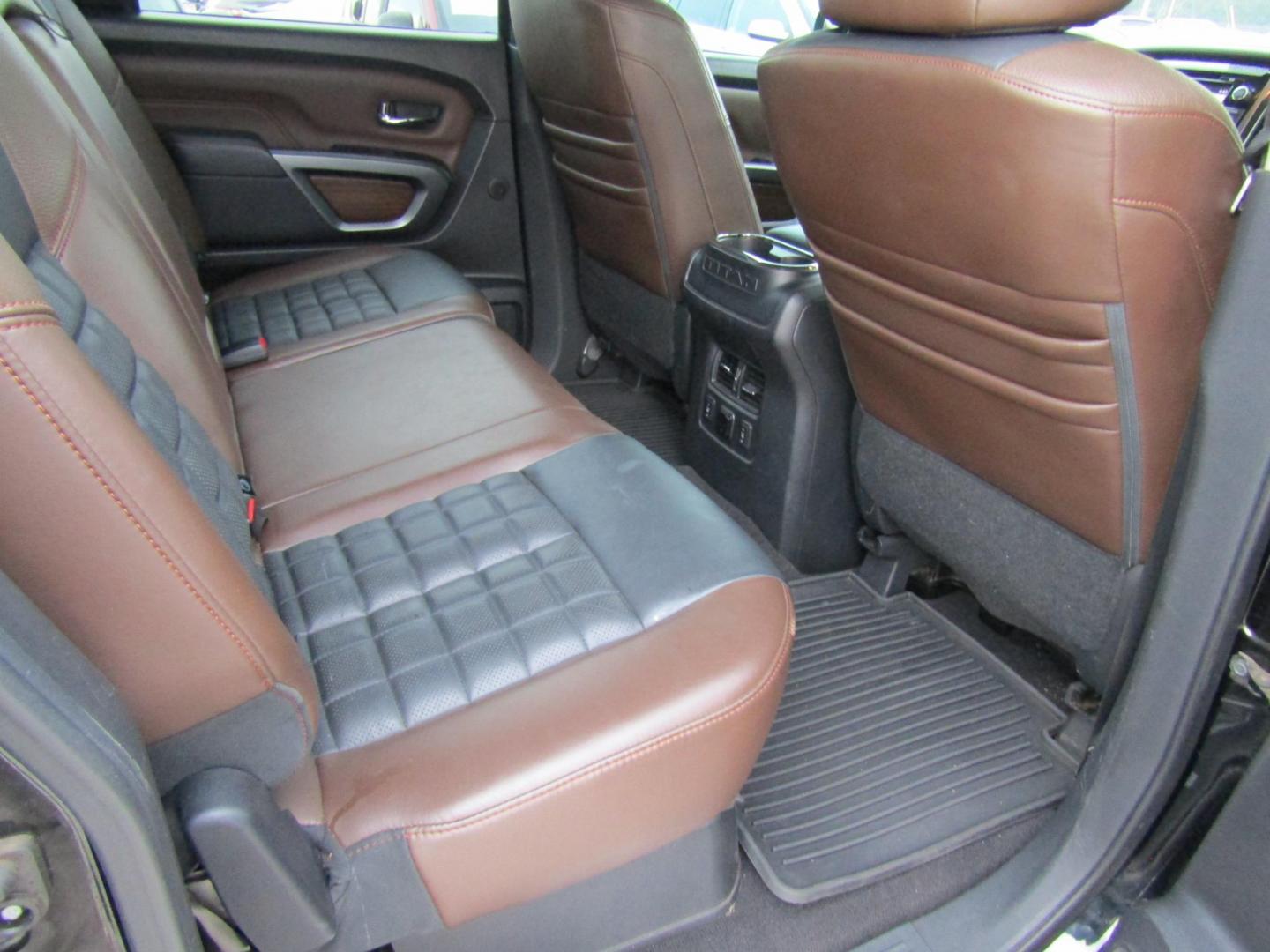 2017 Black Nissan Titan S Crew Cab 2WD (1N6AA1E61HN) with an 5.6L V8 DOHC 32V engine, Automatic transmission, located at 15016 S Hwy 231, Midland City, AL, 36350, (334) 983-3001, 31.306210, -85.495277 - Photo#7