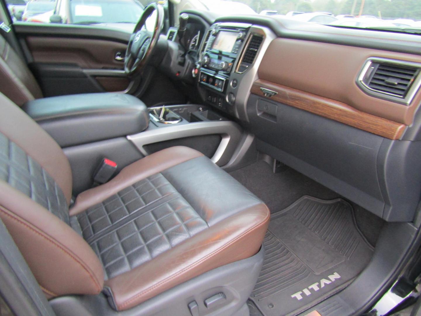 2017 Black Nissan Titan S Crew Cab 2WD (1N6AA1E61HN) with an 5.6L V8 DOHC 32V engine, Automatic transmission, located at 15016 S Hwy 231, Midland City, AL, 36350, (334) 983-3001, 31.306210, -85.495277 - Photo#8