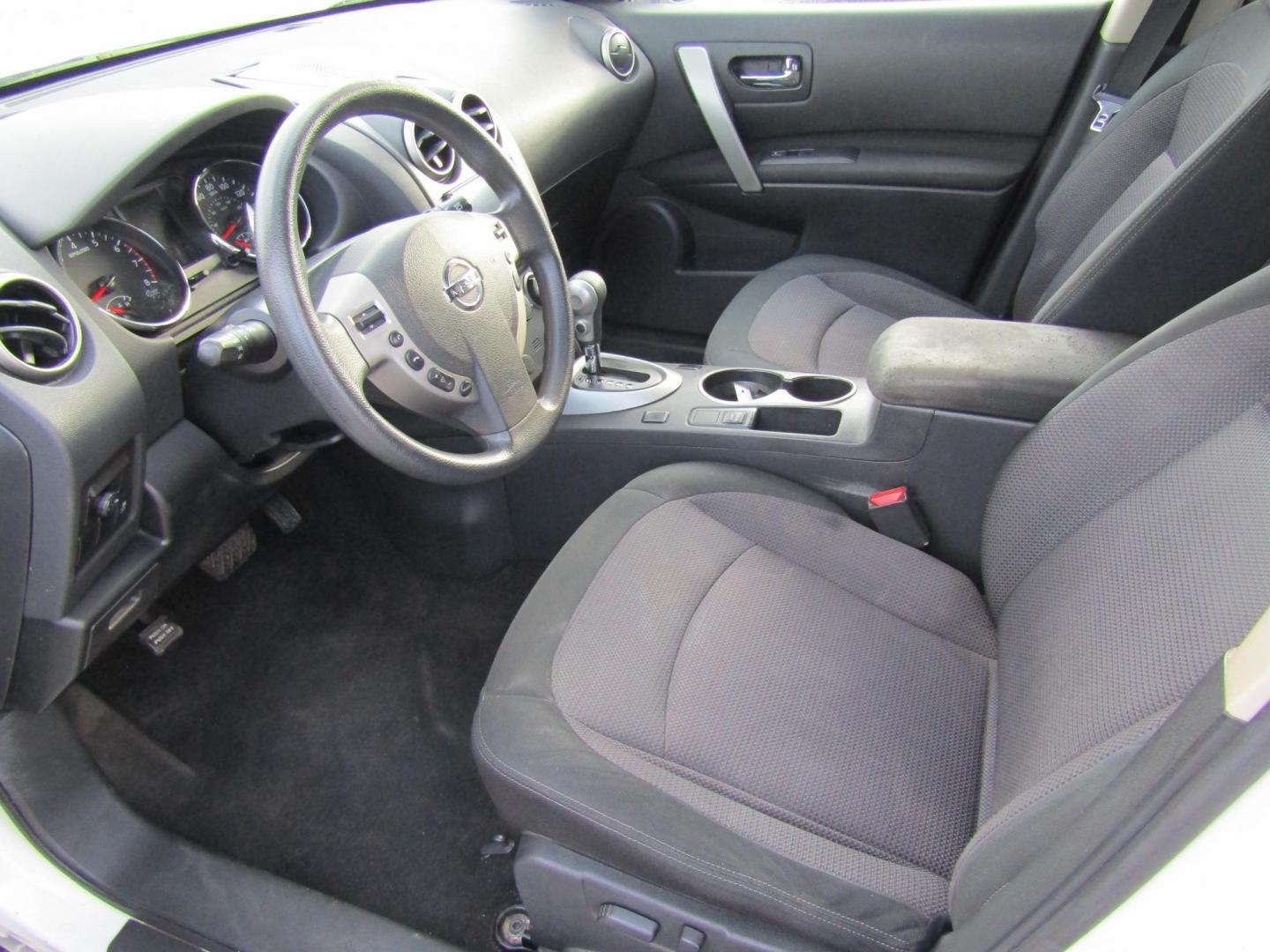 2012 White Nissan Rogue S FWD Krom Edition (JN8AS5MT8CW) with an 2.5L L4 DOHC 16V engine, Automatic transmission, located at 15016 S Hwy 231, Midland City, AL, 36350, (334) 983-3001, 31.306210, -85.495277 - Photo#3