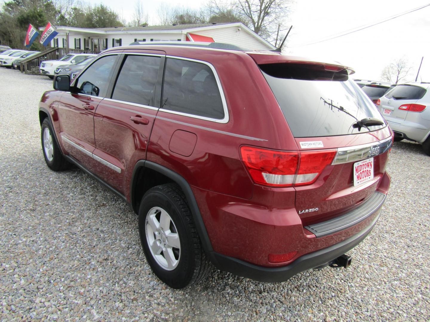 2012 Red Jeep Grand Cherokee Laredo 2WD (1C4RJEAGXCC) with an 3.6L V6 DOHC 24V engine, Automatic transmission, located at 15016 S Hwy 231, Midland City, AL, 36350, (334) 983-3001, 31.306210, -85.495277 - Photo#5