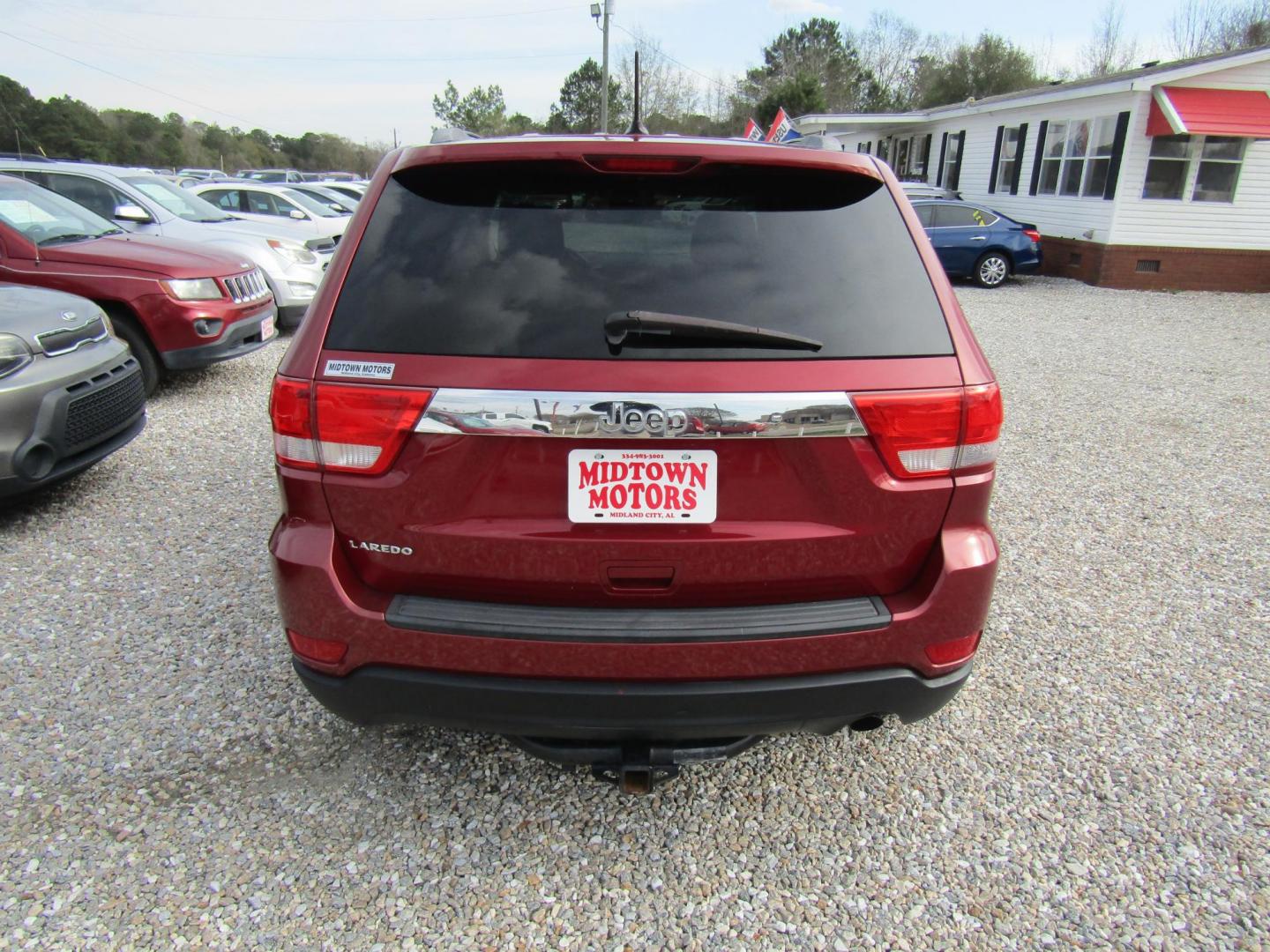 2012 Red Jeep Grand Cherokee Laredo 2WD (1C4RJEAGXCC) with an 3.6L V6 DOHC 24V engine, Automatic transmission, located at 15016 S Hwy 231, Midland City, AL, 36350, (334) 983-3001, 31.306210, -85.495277 - Photo#6