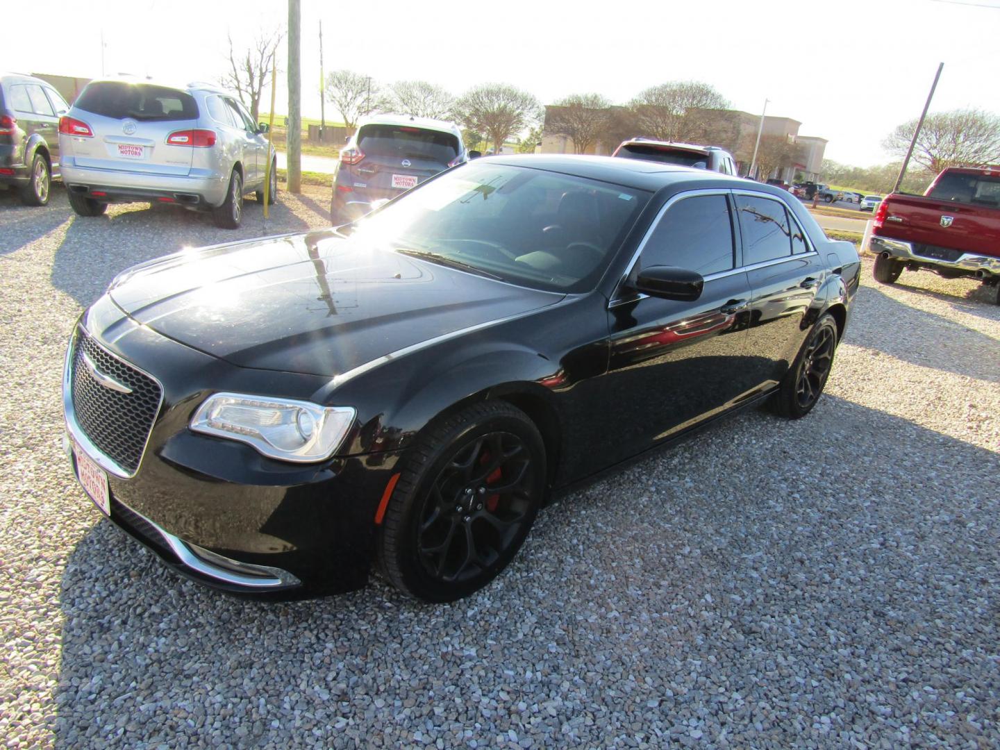 2016 Black Chrysler 300 Limited RWD (2C3CCAAG1GH) with an 3.6L V6 SOHC 24V engine, Automatic transmission, located at 15016 S Hwy 231, Midland City, AL, 36350, (334) 983-3001, 31.306210, -85.495277 - Photo#1