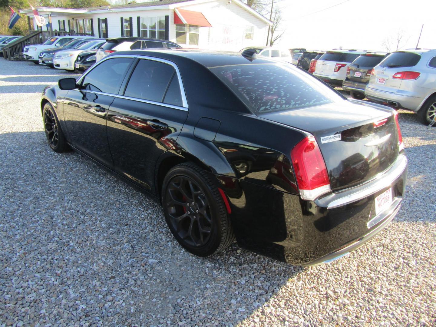 2016 Black Chrysler 300 Limited RWD (2C3CCAAG1GH) with an 3.6L V6 SOHC 24V engine, Automatic transmission, located at 15016 S Hwy 231, Midland City, AL, 36350, (334) 983-3001, 31.306210, -85.495277 - Photo#4