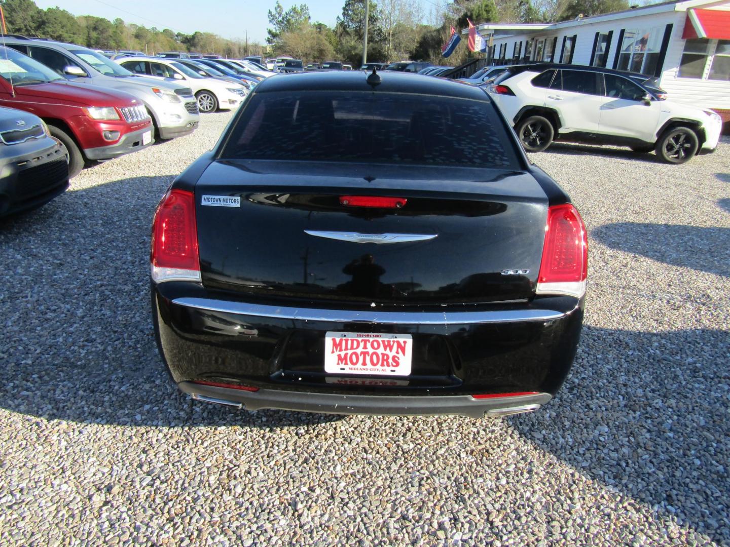 2016 Black Chrysler 300 Limited RWD (2C3CCAAG1GH) with an 3.6L V6 SOHC 24V engine, Automatic transmission, located at 15016 S Hwy 231, Midland City, AL, 36350, (334) 983-3001, 31.306210, -85.495277 - Photo#5
