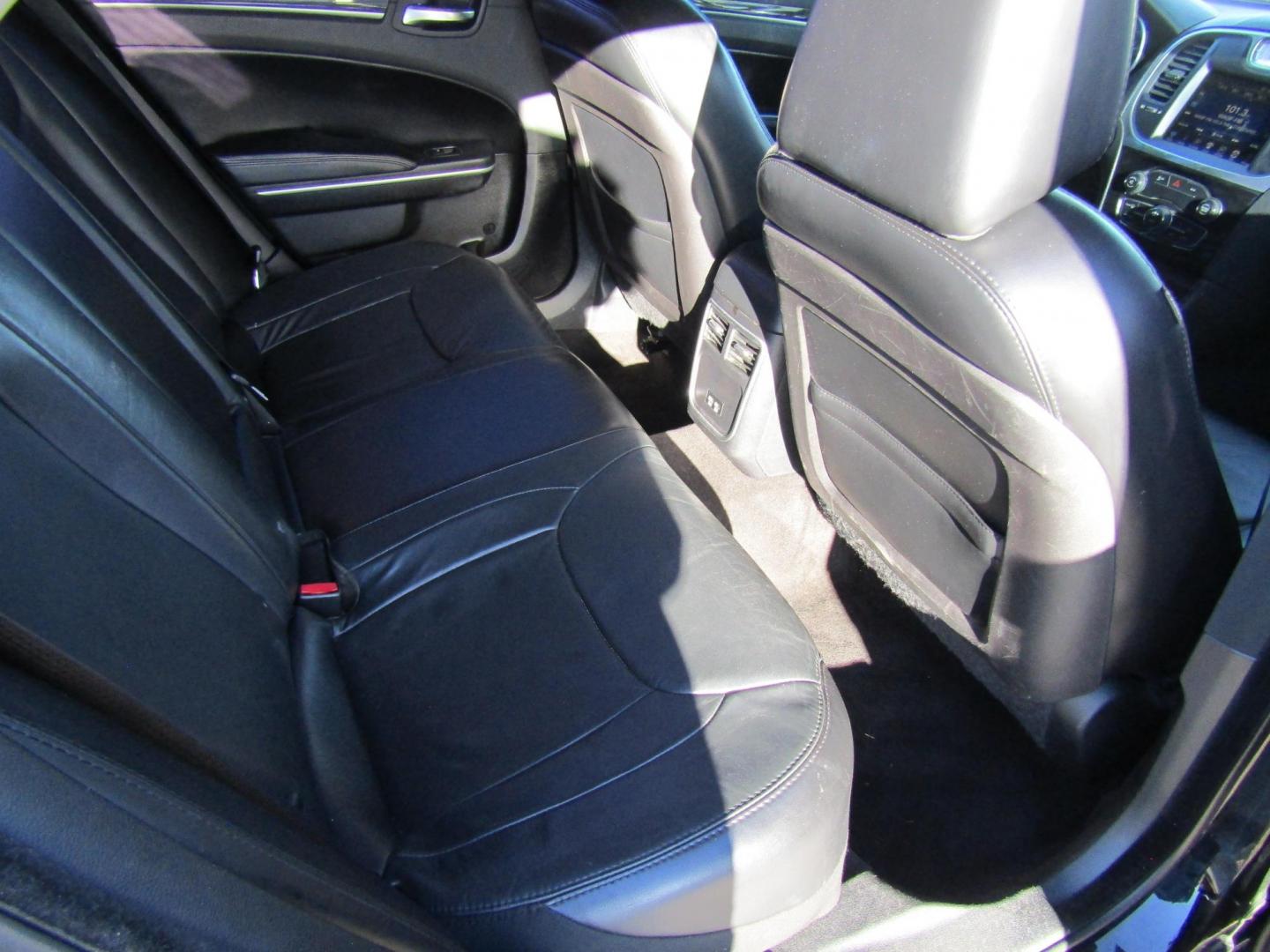 2016 Black Chrysler 300 Limited RWD (2C3CCAAG1GH) with an 3.6L V6 SOHC 24V engine, Automatic transmission, located at 15016 S Hwy 231, Midland City, AL, 36350, (334) 983-3001, 31.306210, -85.495277 - Photo#7