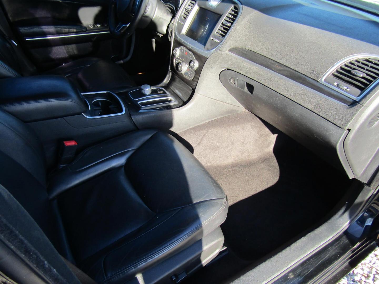 2016 Black Chrysler 300 Limited RWD (2C3CCAAG1GH) with an 3.6L V6 SOHC 24V engine, Automatic transmission, located at 15016 S Hwy 231, Midland City, AL, 36350, (334) 983-3001, 31.306210, -85.495277 - Photo#8