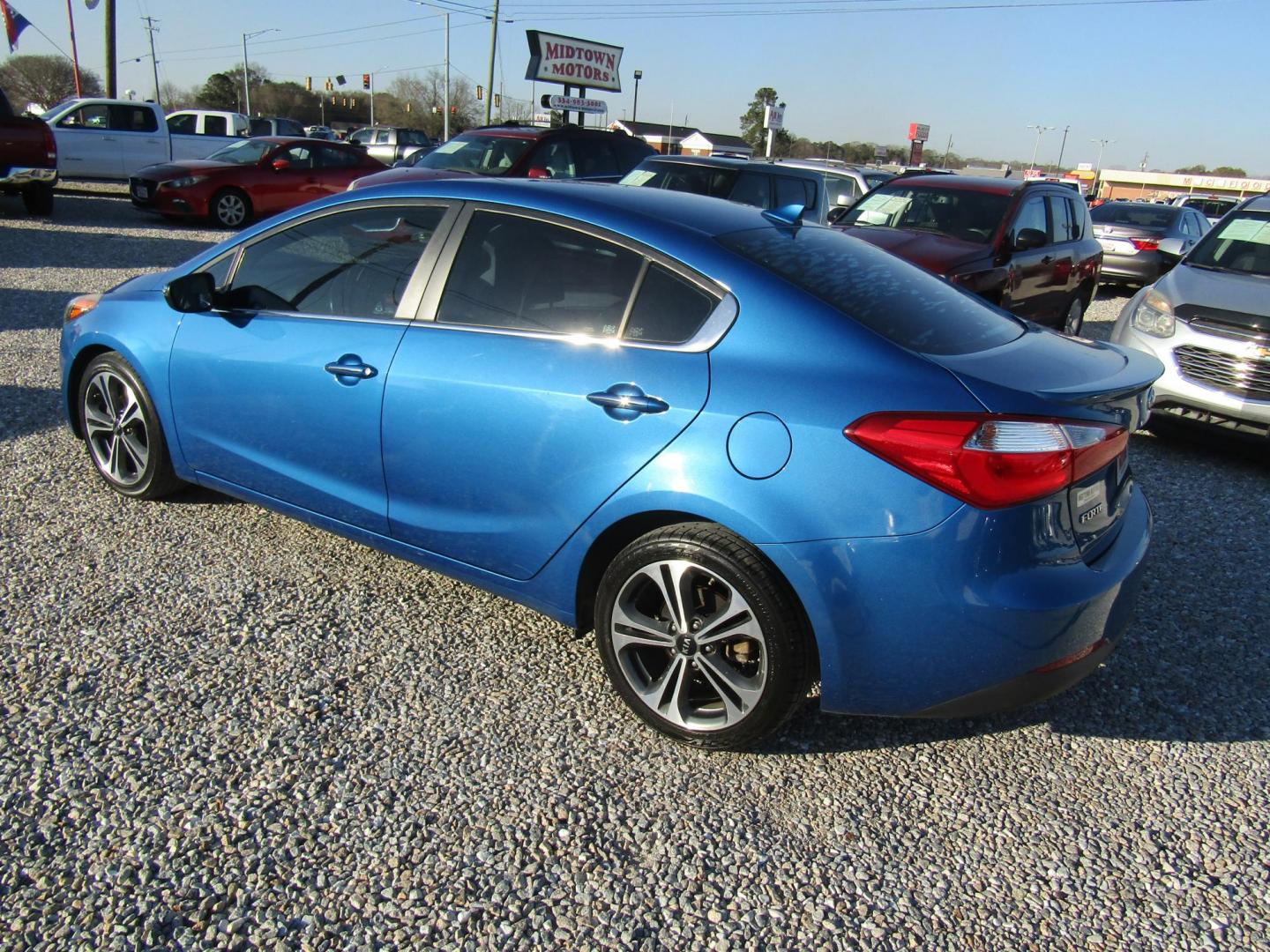 2015 Blue Kia Forte EX (KNAFX4A87F5) with an 2.0L L4 DOHC 16V engine, Automatic transmission, located at 15016 S Hwy 231, Midland City, AL, 36350, (334) 983-3001, 31.306210, -85.495277 - Photo#5