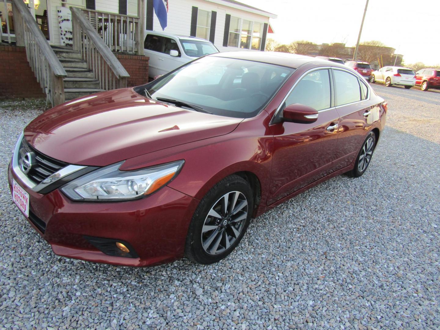 2016 Red Nissan Altima 2.5 SL (1N4AL3AP1GC) with an 2.5L L4 DOHC 16V engine, Automatic transmission, located at 15016 S Hwy 231, Midland City, AL, 36350, (334) 983-3001, 31.306210, -85.495277 - Photo#2