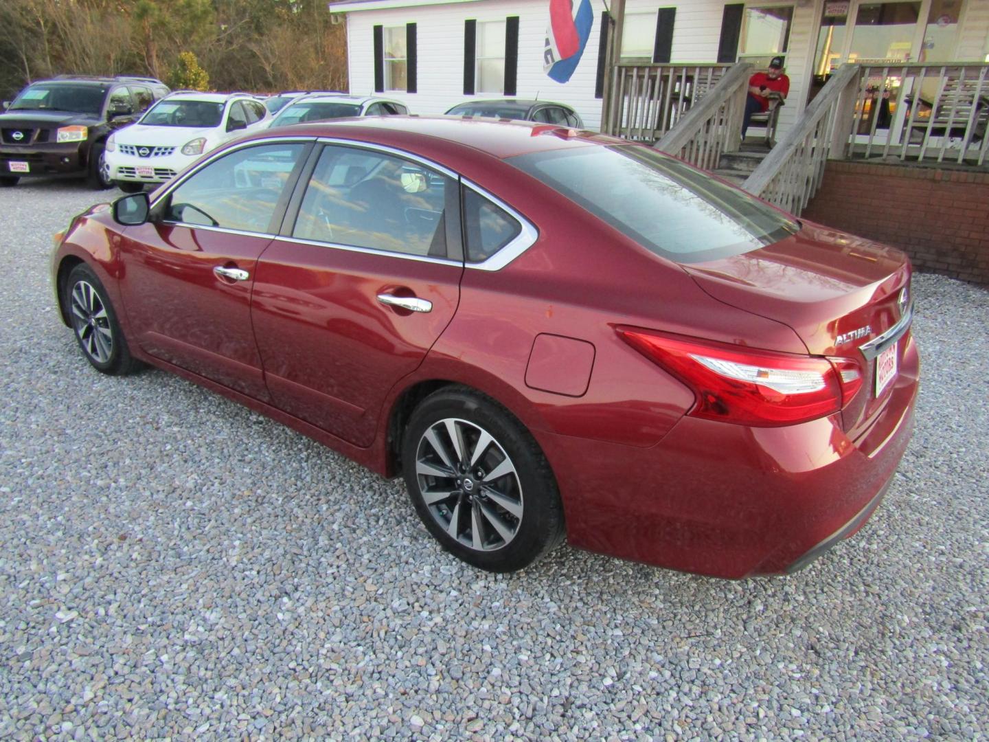 2016 Red Nissan Altima 2.5 SL (1N4AL3AP1GC) with an 2.5L L4 DOHC 16V engine, Automatic transmission, located at 15016 S Hwy 231, Midland City, AL, 36350, (334) 983-3001, 31.306210, -85.495277 - Photo#5