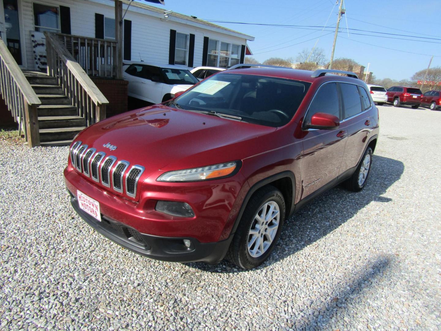 2015 Red Jeep Cherokee Latitude FWD (1C4PJLCS4FW) with an 3.2L V6 DOHC 24V engine, Automatic transmission, located at 15016 S Hwy 231, Midland City, AL, 36350, (334) 983-3001, 31.306210, -85.495277 - Photo#2