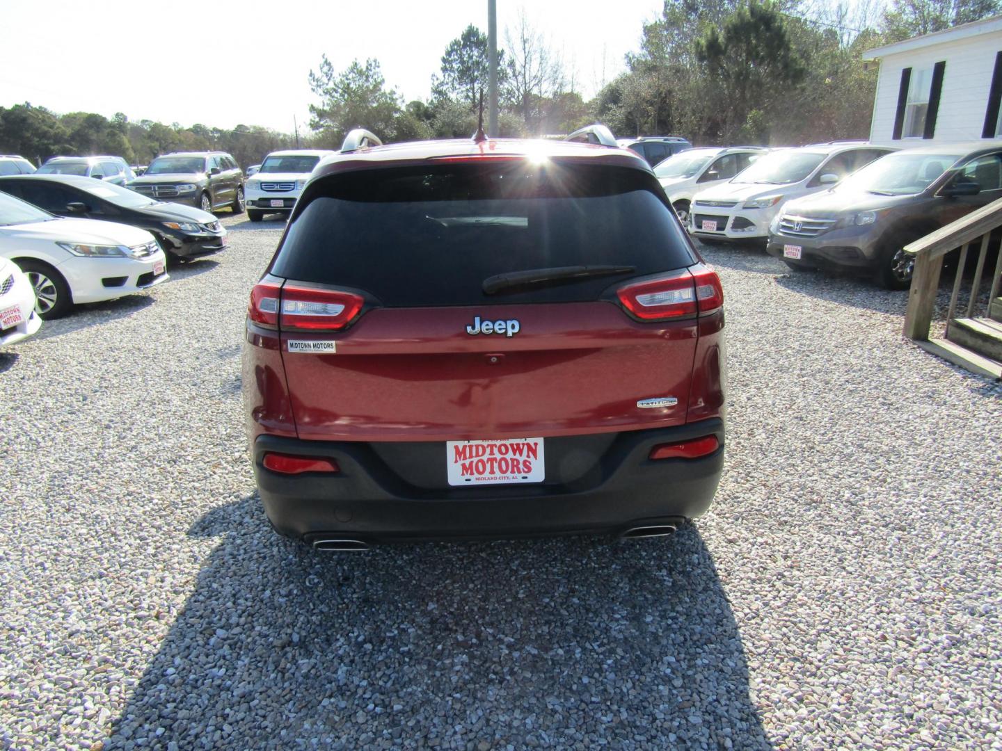 2015 Red Jeep Cherokee Latitude FWD (1C4PJLCS4FW) with an 3.2L V6 DOHC 24V engine, Automatic transmission, located at 15016 S Hwy 231, Midland City, AL, 36350, (334) 983-3001, 31.306210, -85.495277 - Photo#4