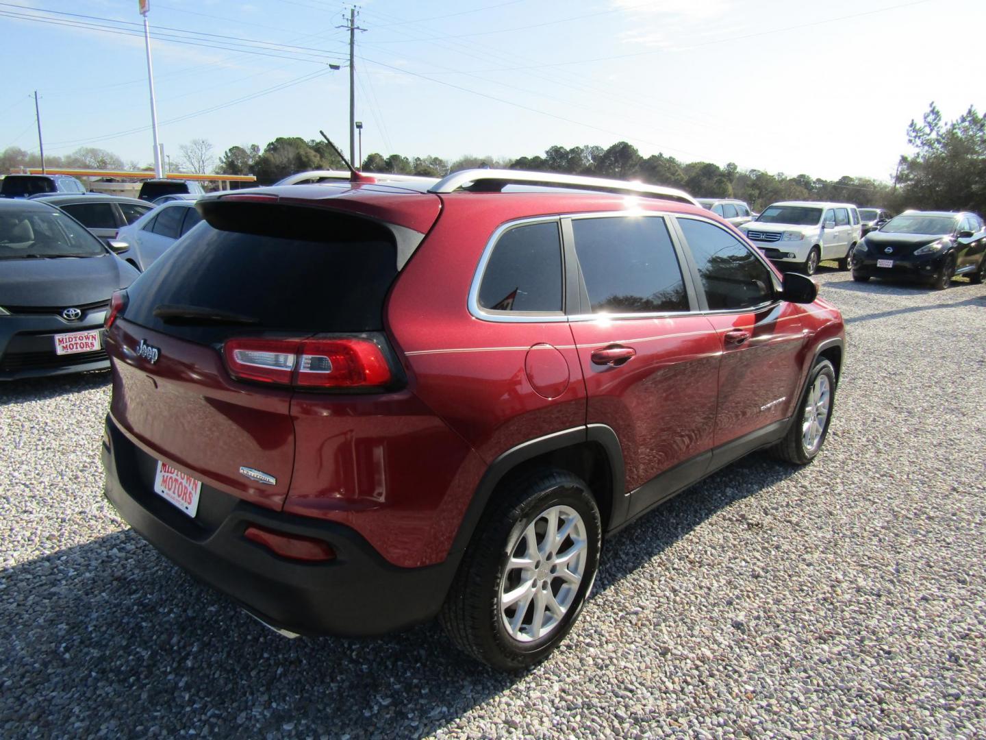 2015 Red Jeep Cherokee Latitude FWD (1C4PJLCS4FW) with an 3.2L V6 DOHC 24V engine, Automatic transmission, located at 15016 S Hwy 231, Midland City, AL, 36350, (334) 983-3001, 31.306210, -85.495277 - Photo#5