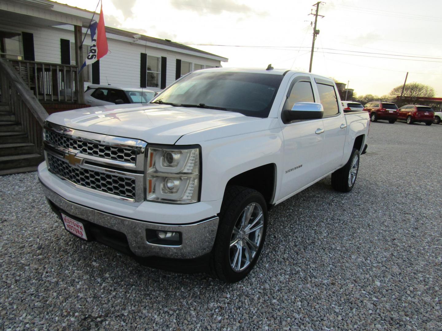 2014 White Chevrolet Silverado 1500 1LT Crew Cab 2WD (3GCPCREC0EG) with an 4.8L V8 OHV 16V engine, Automatic transmission, located at 15016 S Hwy 231, Midland City, AL, 36350, (334) 983-3001, 31.306210, -85.495277 - Photo#1