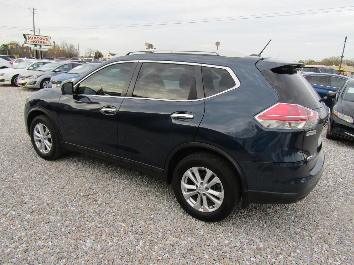 2016 Gray Nissan Rogue S 2WD (5N1AT2MTXGC) with an 2.5L L4 DOHC 16V engine, Automatic transmission, located at 15016 S Hwy 231, Midland City, AL, 36350, (334) 983-3001, 31.306210, -85.495277 - Photo#5