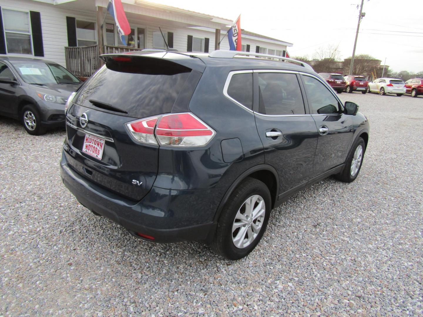 2016 Gray Nissan Rogue S 2WD (5N1AT2MTXGC) with an 2.5L L4 DOHC 16V engine, Automatic transmission, located at 15016 S Hwy 231, Midland City, AL, 36350, (334) 983-3001, 31.306210, -85.495277 - Photo#7