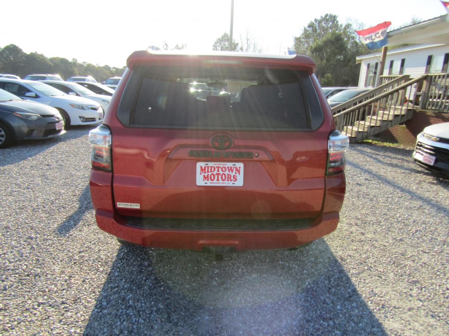 2018 Red Toyota 4Runner SR5 2WD (JTEZU5JR4J5) with an 4.0L V6 DOHC 24V engine, Automatic transmission, located at 15016 S Hwy 231, Midland City, AL, 36350, (334) 983-3001, 31.306210, -85.495277 - Photo#5