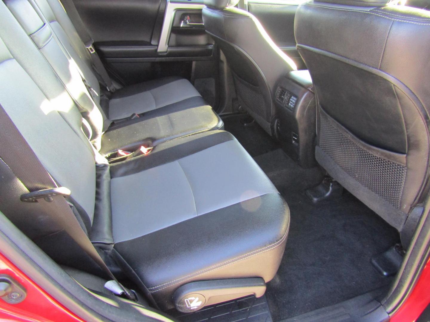 2018 Red Toyota 4Runner SR5 2WD (JTEZU5JR4J5) with an 4.0L V6 DOHC 24V engine, Automatic transmission, located at 15016 S Hwy 231, Midland City, AL, 36350, (334) 983-3001, 31.306210, -85.495277 - Photo#7