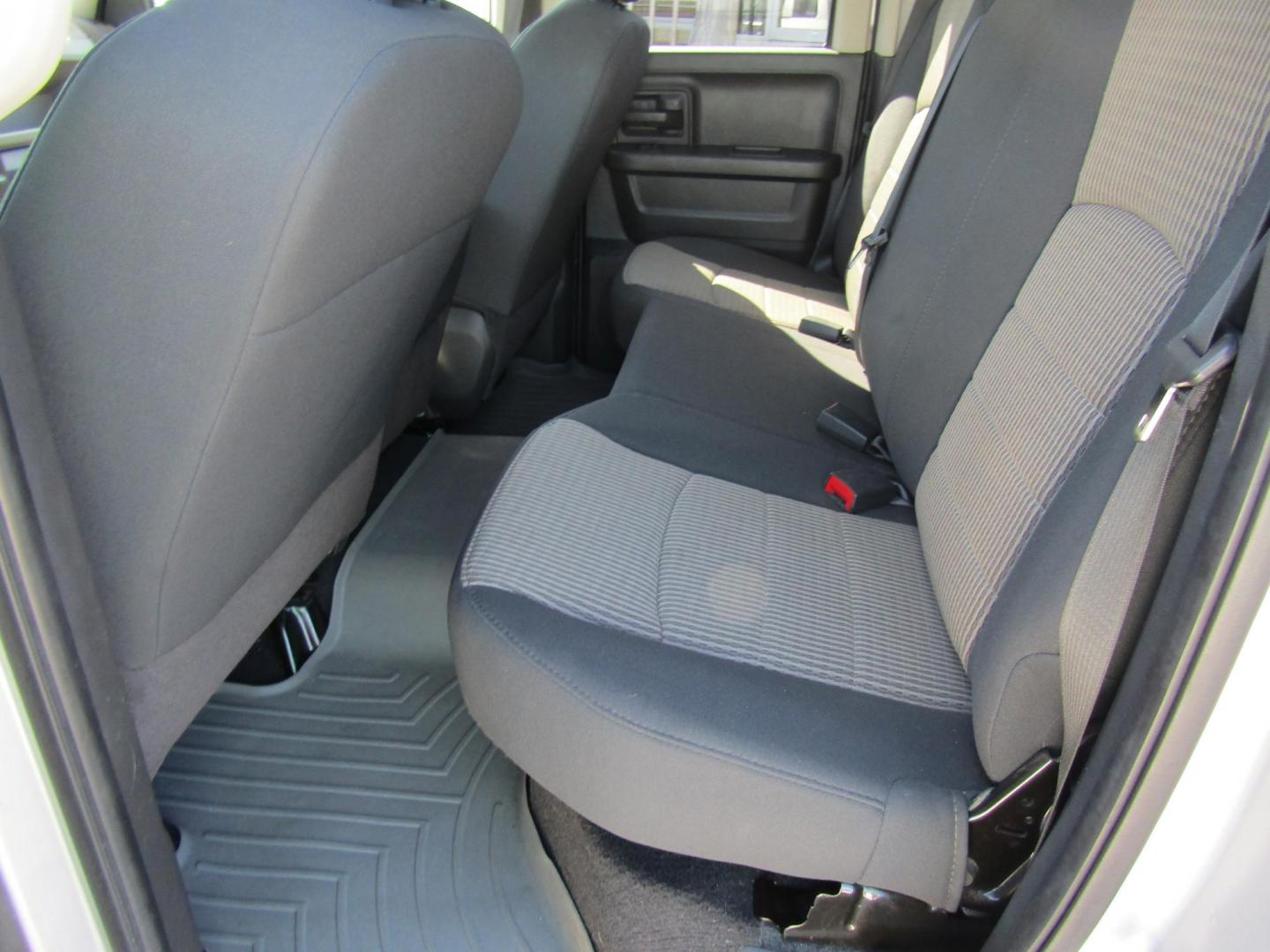 2011 Silver Dodge Ram 1500 SLT Quad Cab 2WD (1D7RB1GP8BS) with an 4.7L V8 SOHC 16V FFV engine, Automatic transmission, located at 15016 S Hwy 231, Midland City, AL, 36350, (334) 983-3001, 31.306210, -85.495277 - Photo#3