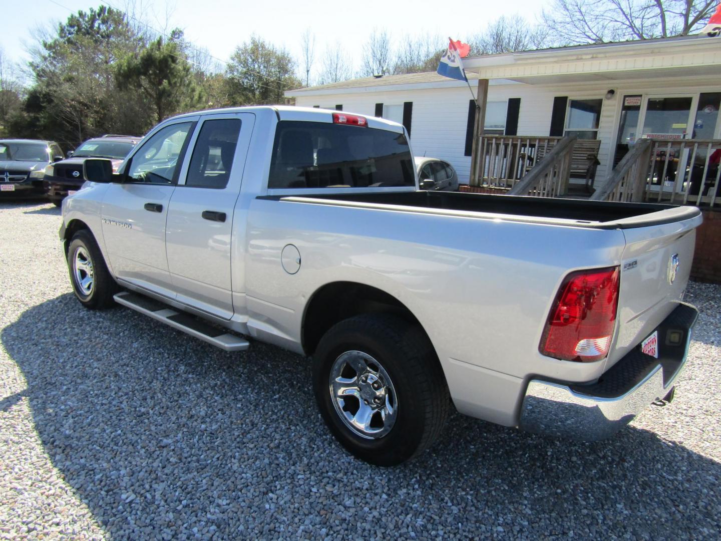 2011 Silver Dodge Ram 1500 SLT Quad Cab 2WD (1D7RB1GP8BS) with an 4.7L V8 SOHC 16V FFV engine, Automatic transmission, located at 15016 S Hwy 231, Midland City, AL, 36350, (334) 983-3001, 31.306210, -85.495277 - Photo#4