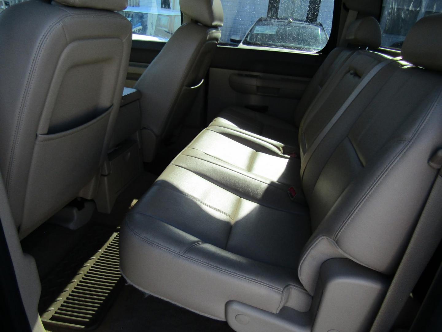 2012 Blue Chevrolet Silverado 1500 LT Crew Cab 2WD (3GCPCSE03CG) with an 5.3L V8 OHV 16V FFV engine, Automatic transmission, located at 15016 S Hwy 231, Midland City, AL, 36350, (334) 983-3001, 31.306210, -85.495277 - Photo#4