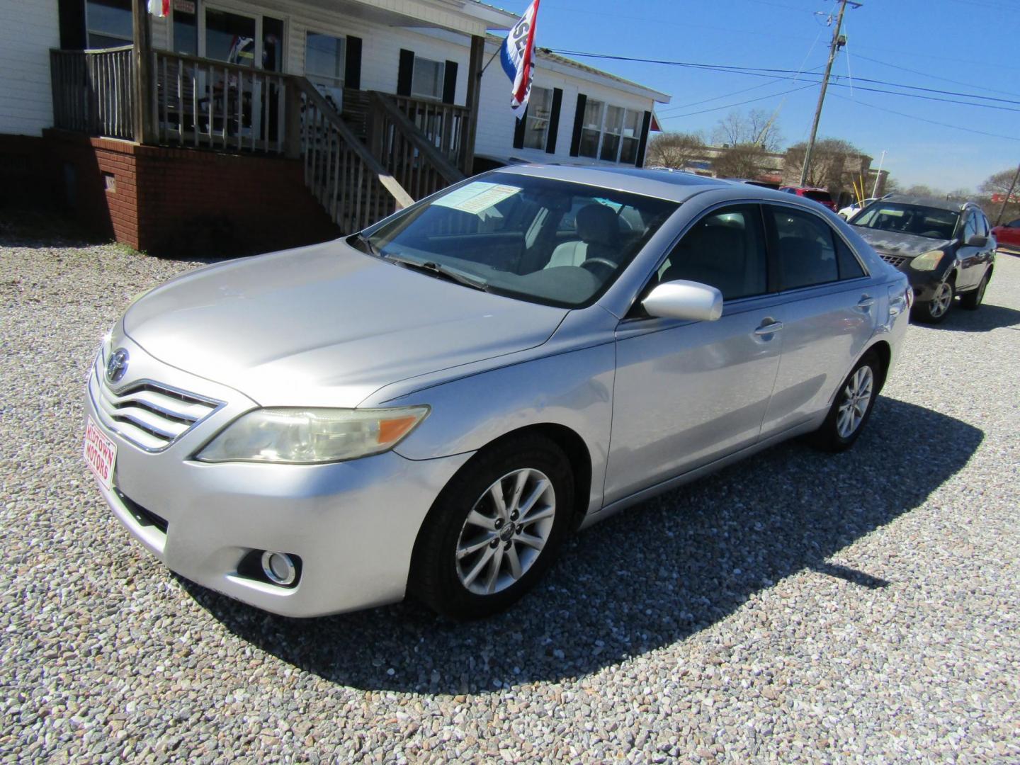 2011 Silver Toyota Camry SE 6-Spd MT (4T1BF3EKXBU) with an 2.5L L4 DOHC 16V engine, Automatic transmission, located at 15016 S Hwy 231, Midland City, AL, 36350, (334) 983-3001, 31.306210, -85.495277 - Photo#2