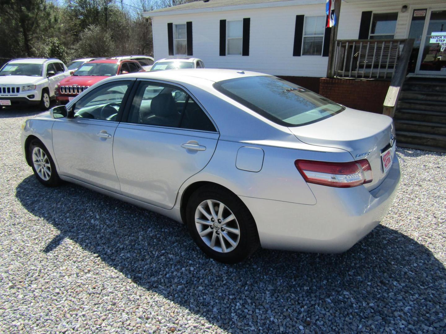 2011 Silver Toyota Camry SE 6-Spd MT (4T1BF3EKXBU) with an 2.5L L4 DOHC 16V engine, Automatic transmission, located at 15016 S Hwy 231, Midland City, AL, 36350, (334) 983-3001, 31.306210, -85.495277 - Photo#5