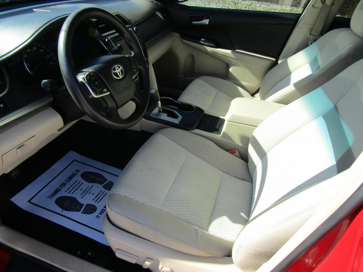 2014 Red Toyota Camry SE (4T1BF1FK3EU) with an 2.5L L4 DOHC 16V engine, Automatic transmission, located at 15016 S Hwy 231, Midland City, AL, 36350, (334) 983-3001, 31.306210, -85.495277 - Photo#3