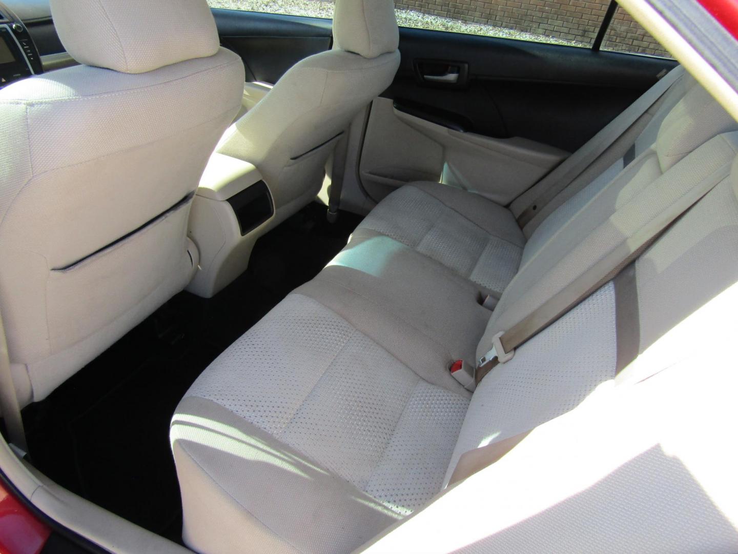 2014 Red Toyota Camry SE (4T1BF1FK3EU) with an 2.5L L4 DOHC 16V engine, Automatic transmission, located at 15016 S Hwy 231, Midland City, AL, 36350, (334) 983-3001, 31.306210, -85.495277 - Photo#4