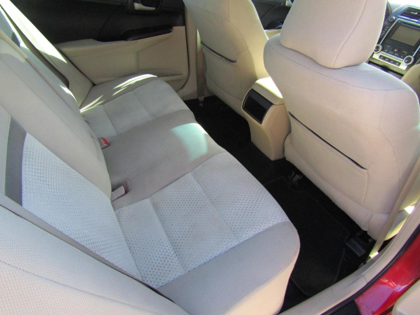 2014 Red Toyota Camry SE (4T1BF1FK3EU) with an 2.5L L4 DOHC 16V engine, Automatic transmission, located at 15016 S Hwy 231, Midland City, AL, 36350, (334) 983-3001, 31.306210, -85.495277 - Photo#8