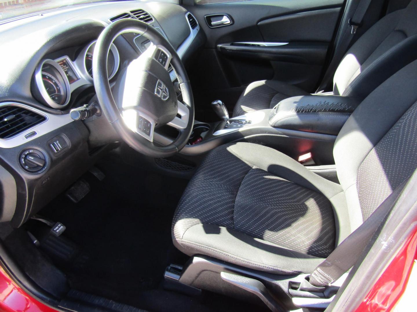 2018 Red Dodge Journey SE (3C4PDCAB5JT) with an 2.4L L4 DOHC 16V engine, Automatic transmission, located at 15016 S Hwy 231, Midland City, AL, 36350, (334) 983-3001, 31.306210, -85.495277 - Photo#3