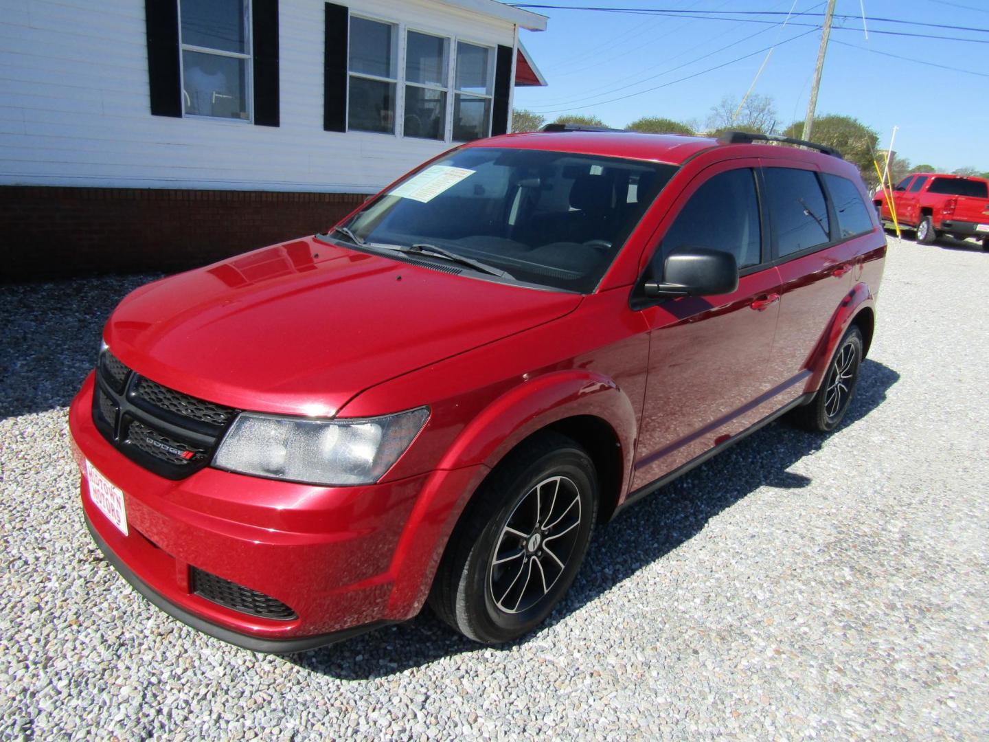 2018 Red Dodge Journey SE (3C4PDCAB5JT) with an 2.4L L4 DOHC 16V engine, Automatic transmission, located at 15016 S Hwy 231, Midland City, AL, 36350, (334) 983-3001, 31.306210, -85.495277 - Photo#2