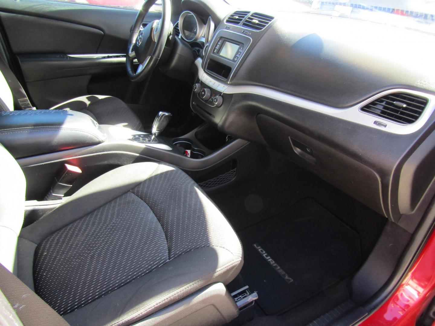 2018 Red Dodge Journey SE (3C4PDCAB5JT) with an 2.4L L4 DOHC 16V engine, Automatic transmission, located at 15016 S Hwy 231, Midland City, AL, 36350, (334) 983-3001, 31.306210, -85.495277 - Photo#9