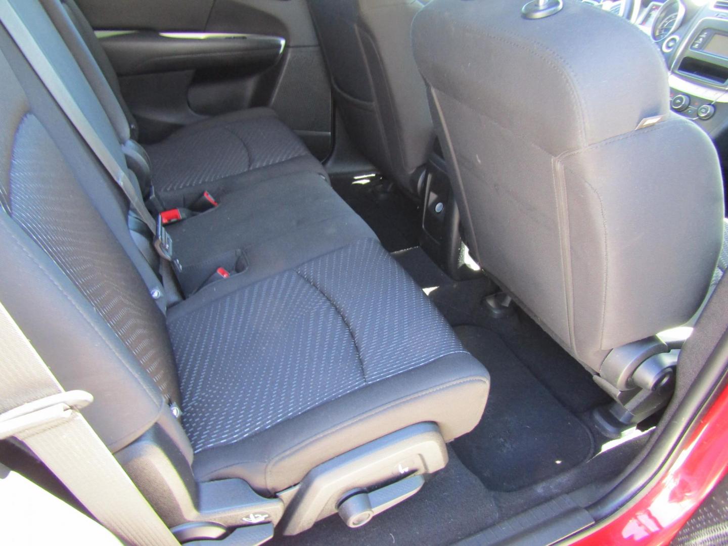 2018 Red Dodge Journey SE (3C4PDCAB5JT) with an 2.4L L4 DOHC 16V engine, Automatic transmission, located at 15016 S Hwy 231, Midland City, AL, 36350, (334) 983-3001, 31.306210, -85.495277 - Photo#8