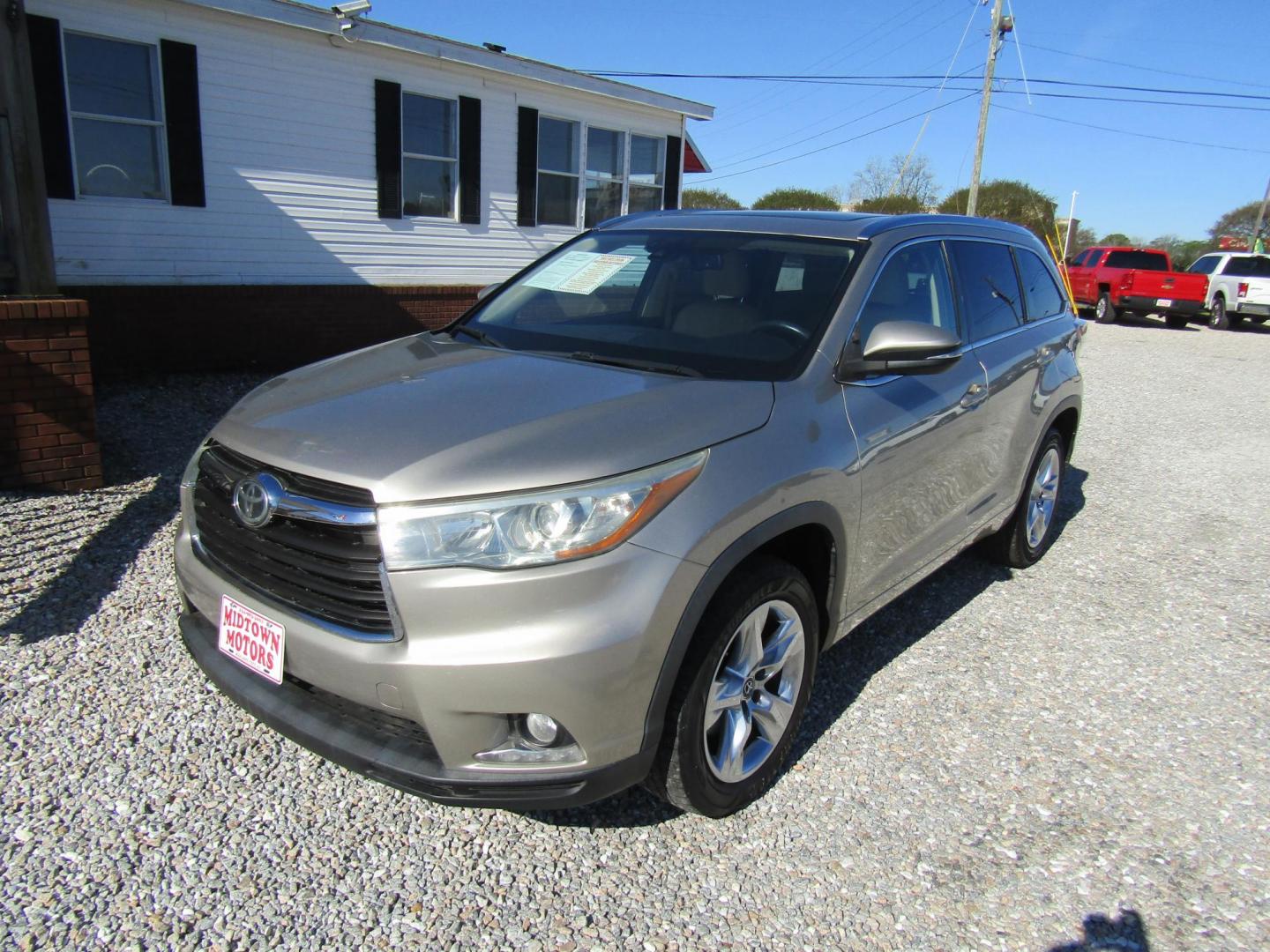 2016 Tan Toyota Highlander (5TDYKRFH4GS) with an 3.5L V6 DOHC 24V engine, Automatic transmission, located at 15016 S Hwy 231, Midland City, AL, 36350, (334) 983-3001, 31.306210, -85.495277 - Photo#2