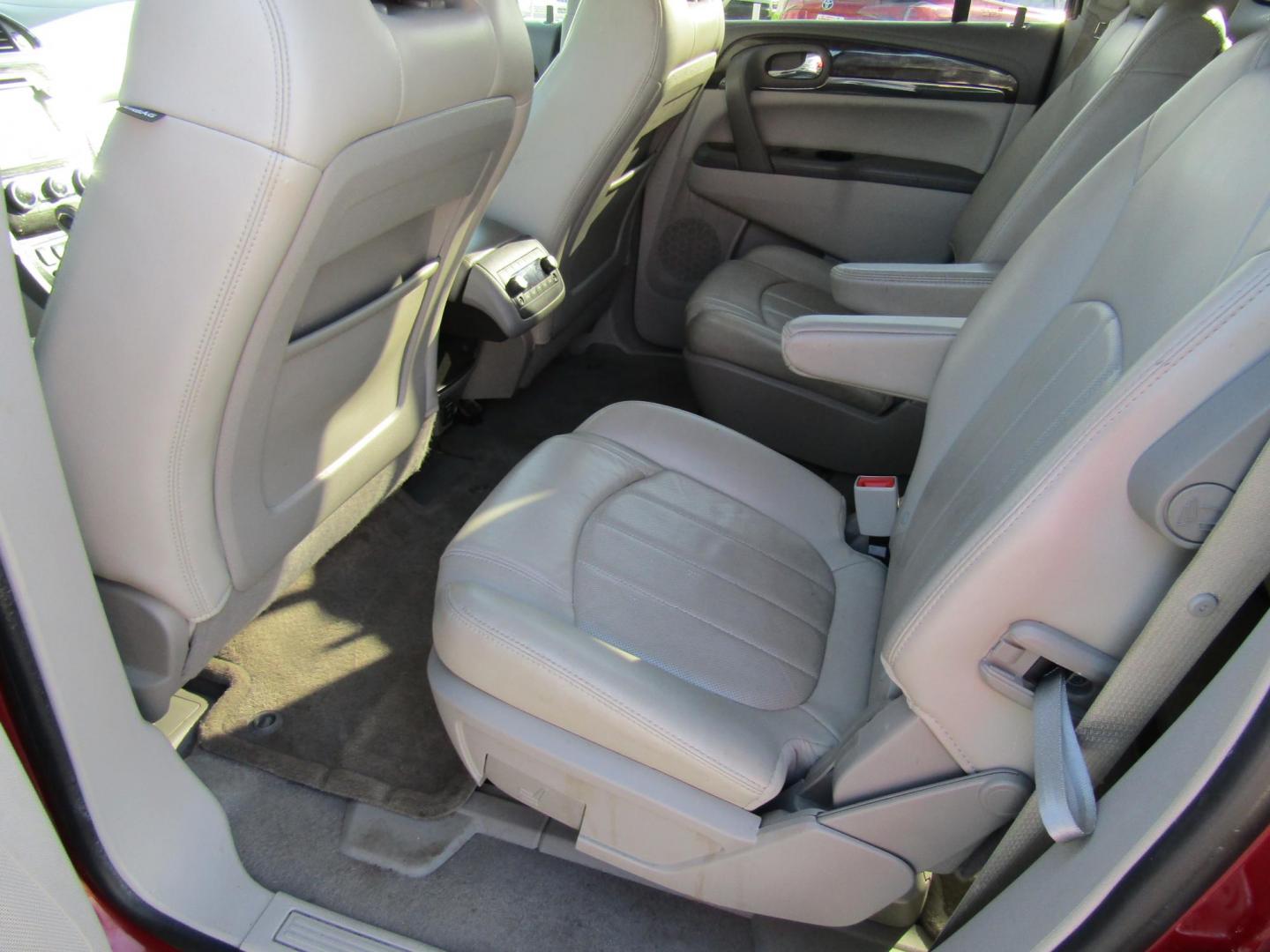 2015 Red Buick Enclave Premium FWD (5GAKRCKD9FJ) with an 3.6L V6 DOHC 24V engine, Automatic transmission, located at 15016 S Hwy 231, Midland City, AL, 36350, (334) 983-3001, 31.306210, -85.495277 - Photo#4