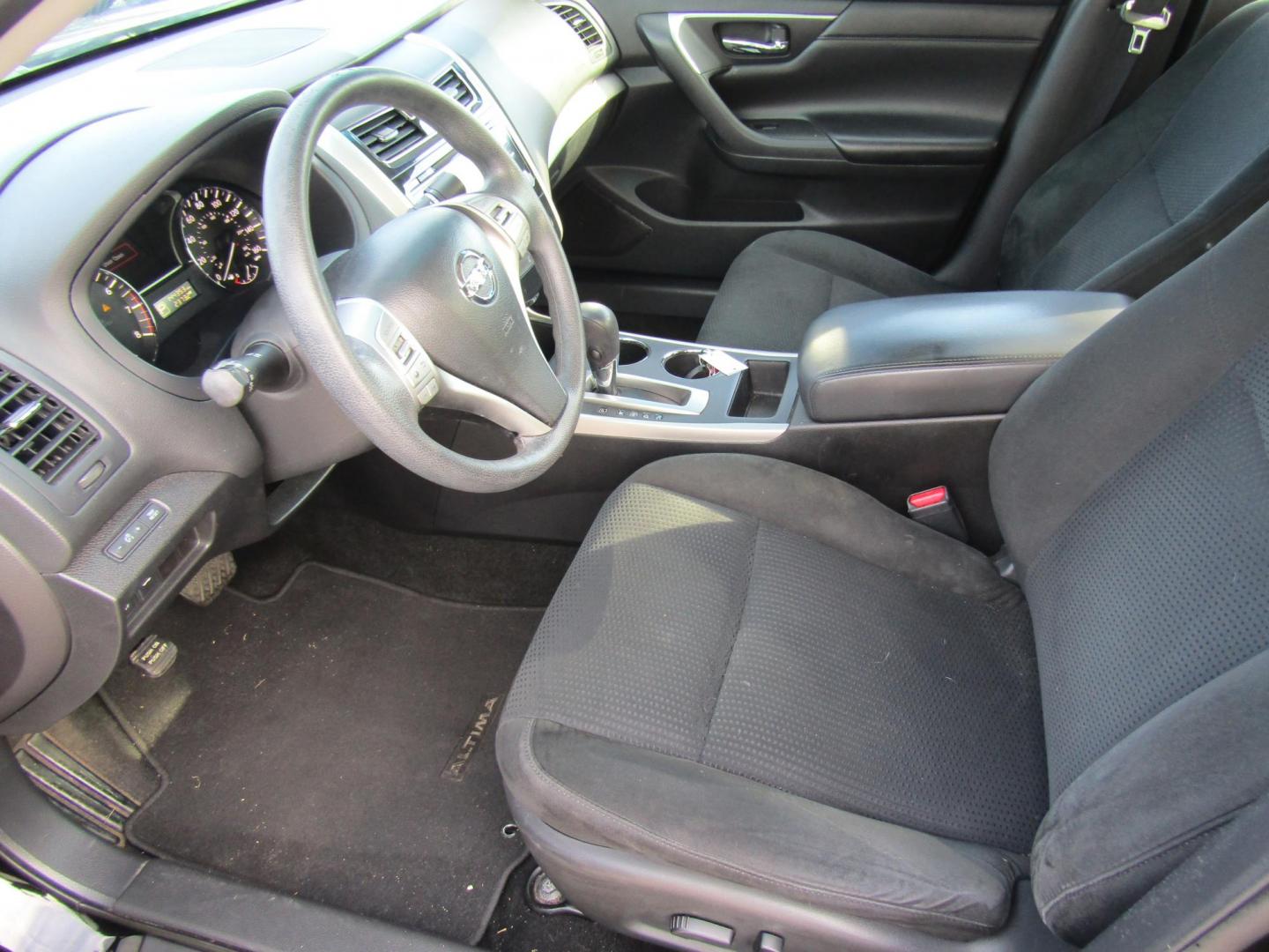 2015 Black Nissan Altima 2.5 S (1N4AL3AP3FC) with an 2.5L L4 DOHC 16V engine, Automatic transmission, located at 15016 S Hwy 231, Midland City, AL, 36350, (334) 983-3001, 31.306210, -85.495277 - Photo#3
