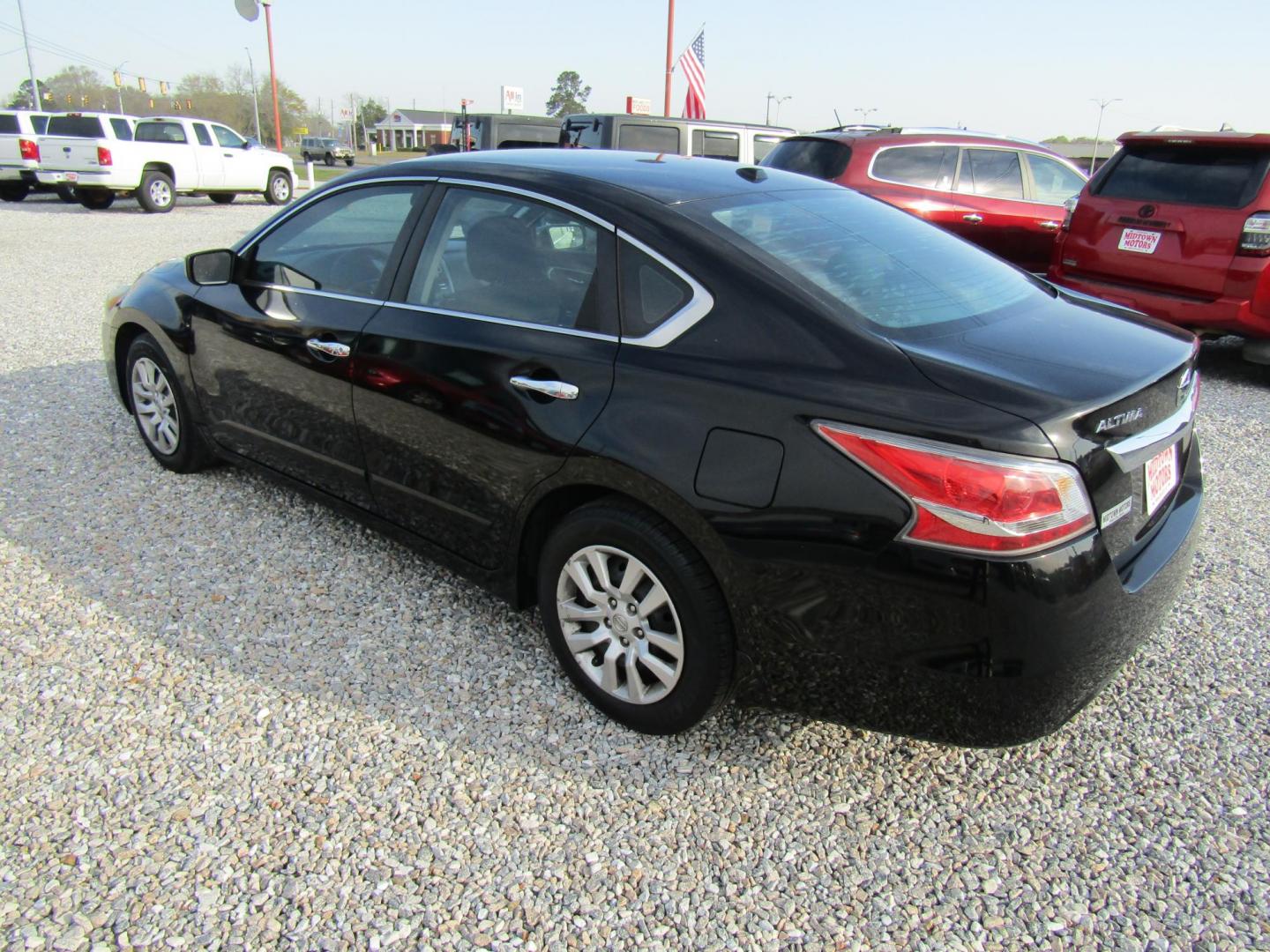 2015 Black Nissan Altima 2.5 S (1N4AL3AP3FC) with an 2.5L L4 DOHC 16V engine, Automatic transmission, located at 15016 S Hwy 231, Midland City, AL, 36350, (334) 983-3001, 31.306210, -85.495277 - Photo#5