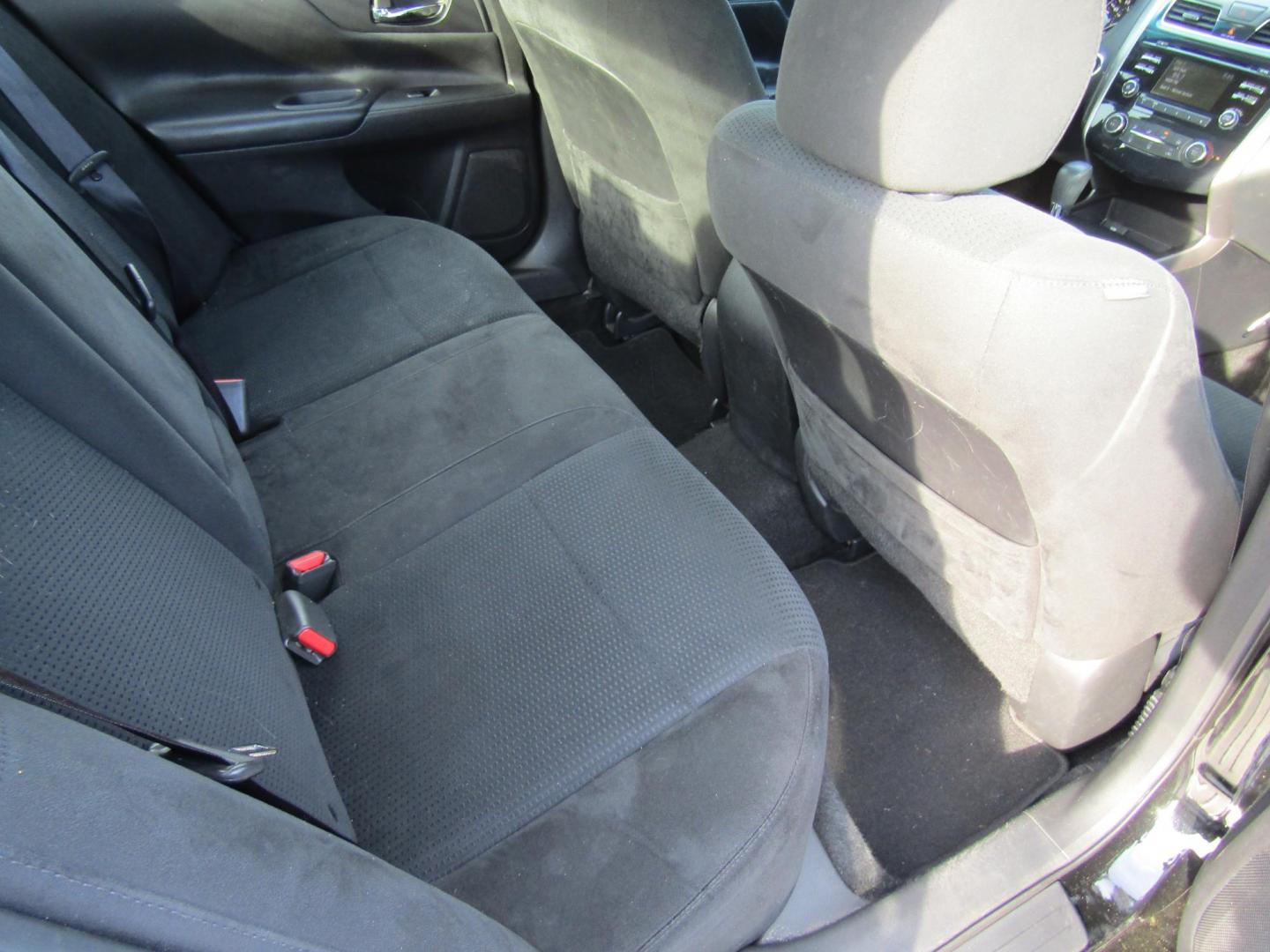 2015 Black Nissan Altima 2.5 S (1N4AL3AP3FC) with an 2.5L L4 DOHC 16V engine, Automatic transmission, located at 15016 S Hwy 231, Midland City, AL, 36350, (334) 983-3001, 31.306210, -85.495277 - Photo#8