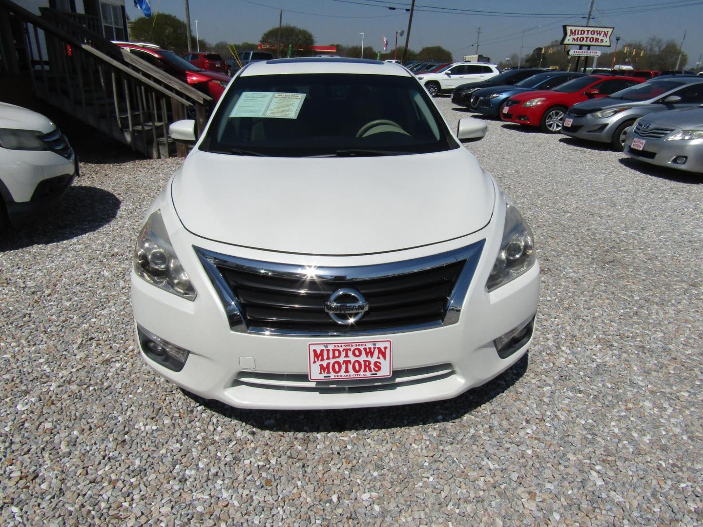 2013 White Nissan Altima 2.5 S (1N4AL3AP0DN) with an 2.5L L4 DOHC 16V engine, located at 15016 S Hwy 231, Midland City, AL, 36350, (334) 983-3001, 31.306210, -85.495277 - Photo#1