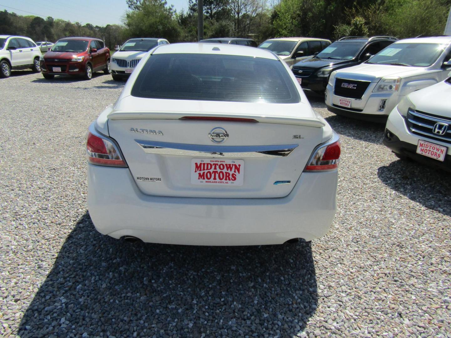 2013 White Nissan Altima 2.5 S (1N4AL3AP0DN) with an 2.5L L4 DOHC 16V engine, located at 15016 S Hwy 231, Midland City, AL, 36350, (334) 983-3001, 31.306210, -85.495277 - Photo#6