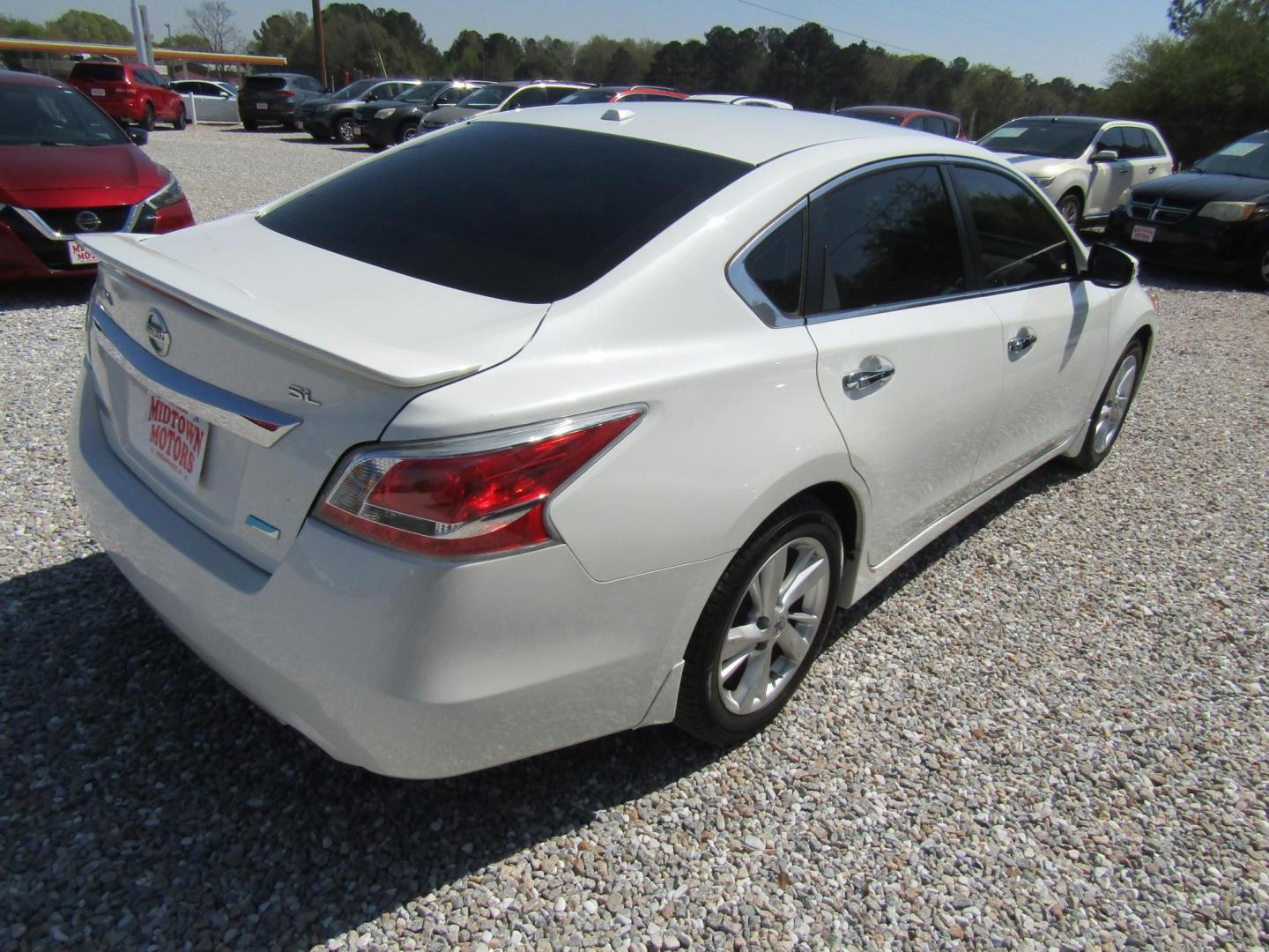 2013 White Nissan Altima 2.5 S (1N4AL3AP0DN) with an 2.5L L4 DOHC 16V engine, located at 15016 S Hwy 231, Midland City, AL, 36350, (334) 983-3001, 31.306210, -85.495277 - Photo#7