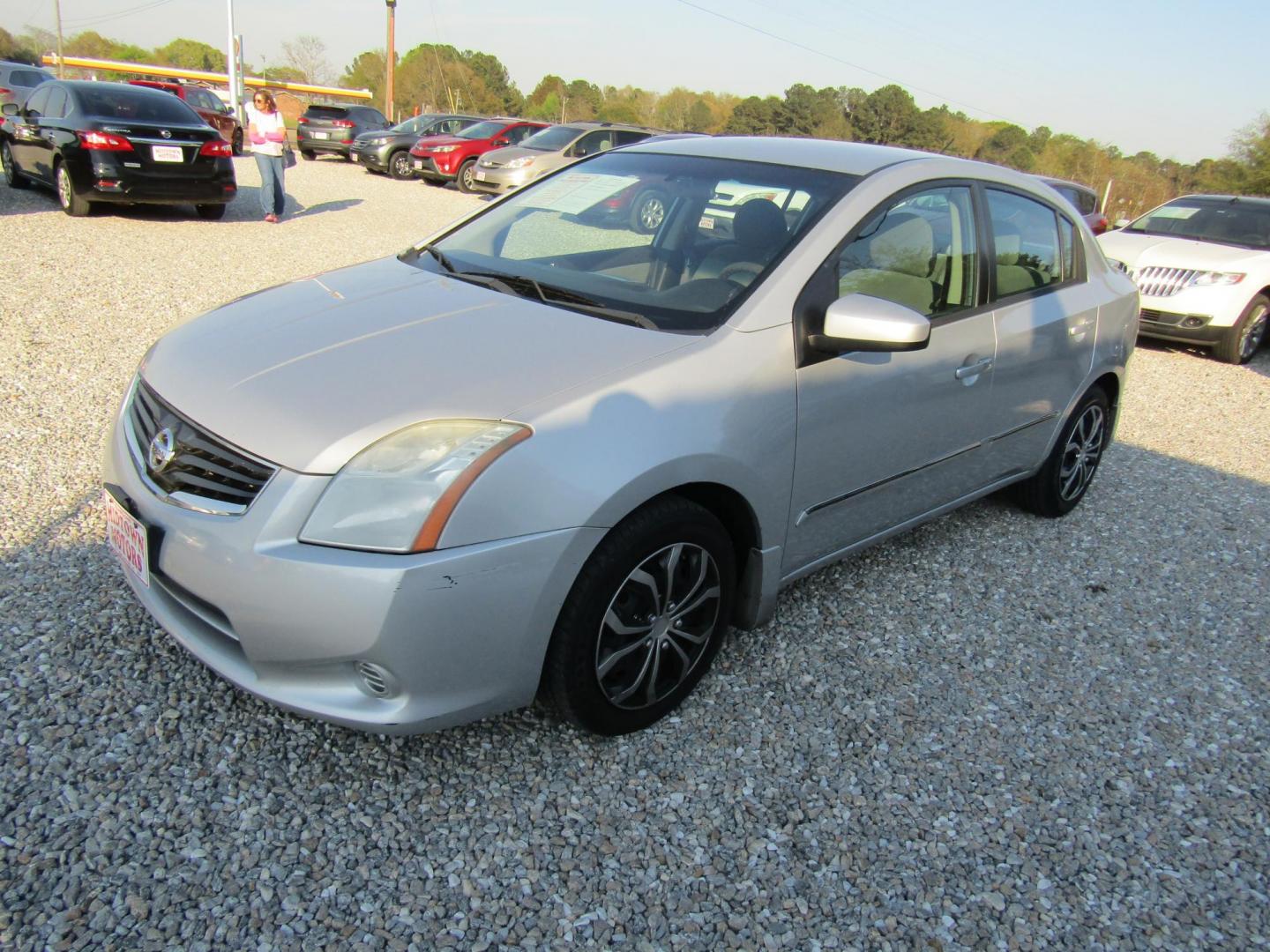 2011 Silver Nissan Sentra 2.0 (3N1AB6AP5BL) with an 2.0L L4 DOHC 16V engine, Automatic transmission, located at 15016 S Hwy 231, Midland City, AL, 36350, (334) 983-3001, 31.306210, -85.495277 - Photo#2