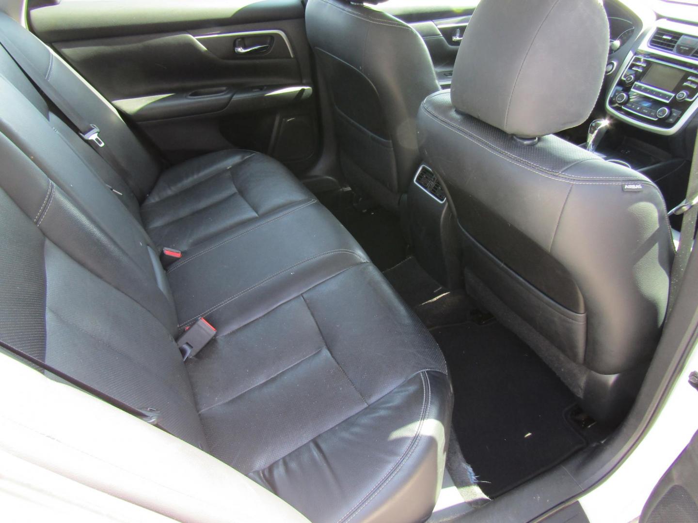 2018 White Nissan Altima 2.5 (1N4AL3AP5JC) with an 2.5L L4 DOHC 16V engine, Automatic transmission, located at 15016 S Hwy 231, Midland City, AL, 36350, (334) 983-3001, 31.306210, -85.495277 - Photo#7