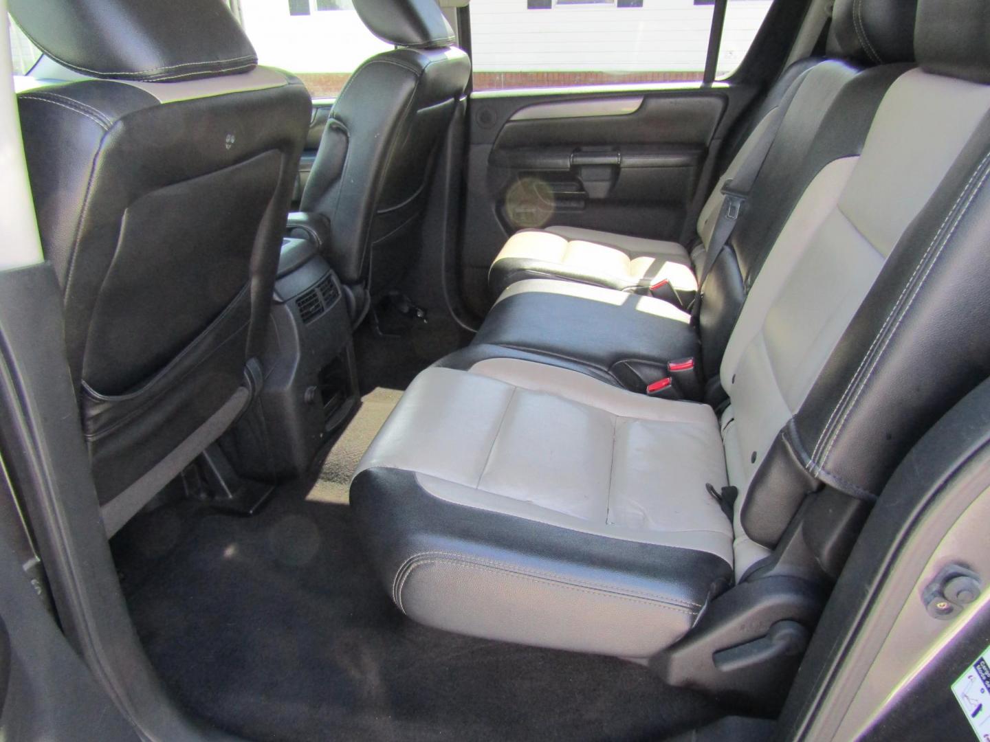 2014 Gray Nissan Armada SL 2WD (5N1BA0ND3EN) with an 5.6L V8 DOHC 32V FFV engine, 5-Speed Automatic transmission, located at 15016 S Hwy 231, Midland City, AL, 36350, (334) 983-3001, 31.306210, -85.495277 - Photo#4